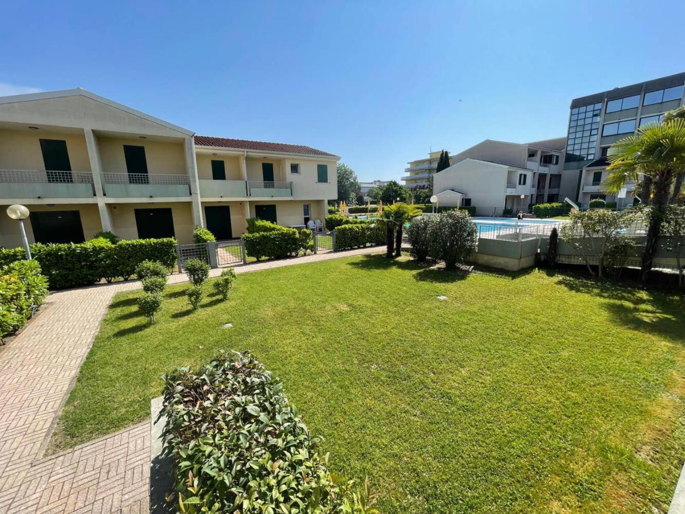 Villaggio Luna Swimmingpool- Agenzia Cocal Καόρλε Εξωτερικό φωτογραφία