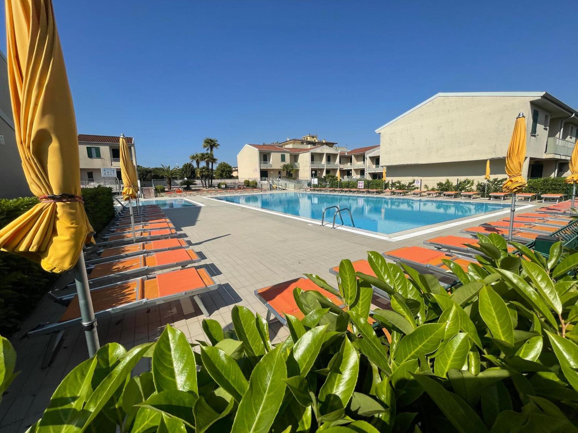 Villaggio Luna Swimmingpool- Agenzia Cocal Καόρλε Εξωτερικό φωτογραφία