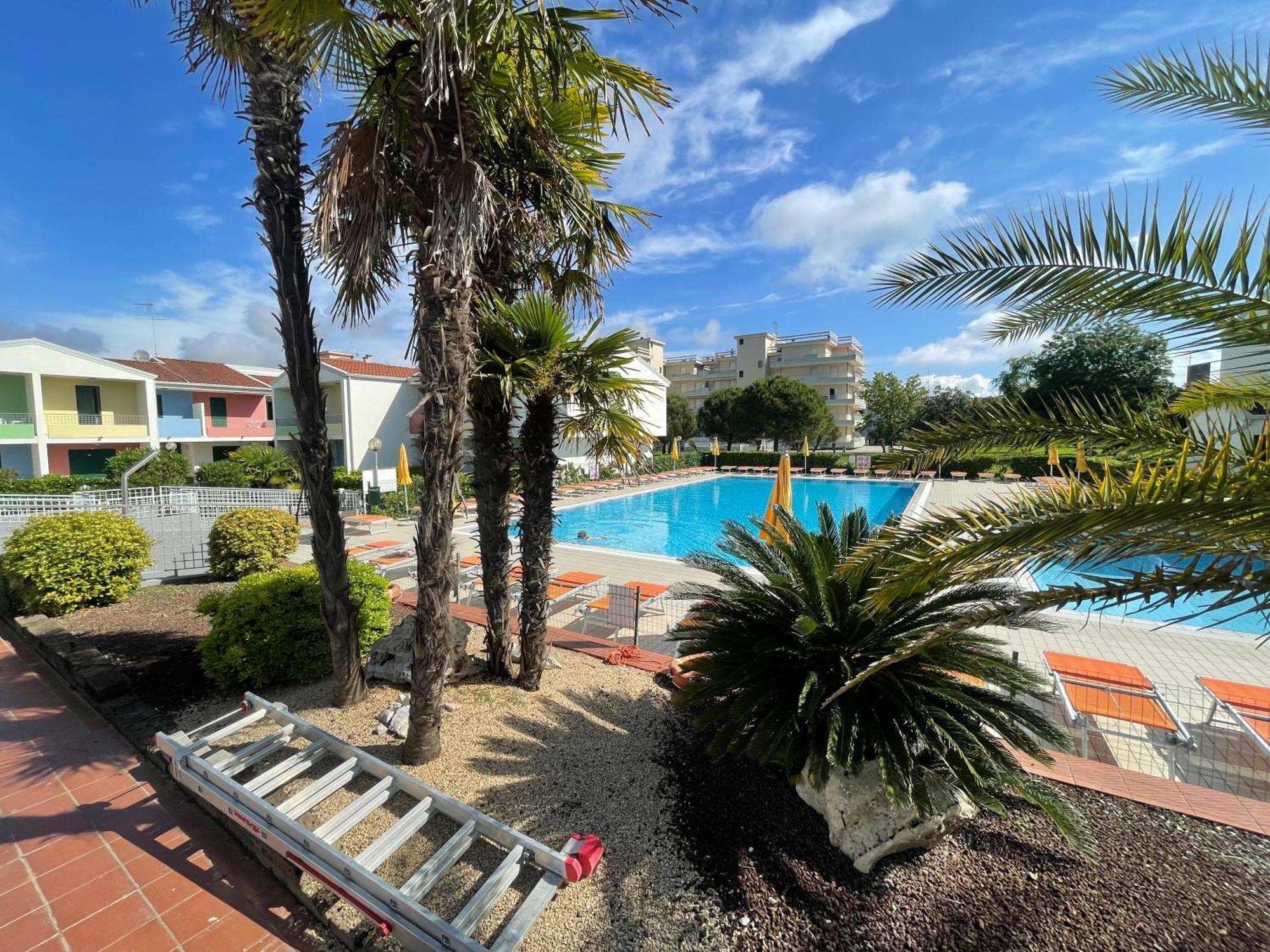 Villaggio Luna Swimmingpool- Agenzia Cocal Καόρλε Εξωτερικό φωτογραφία