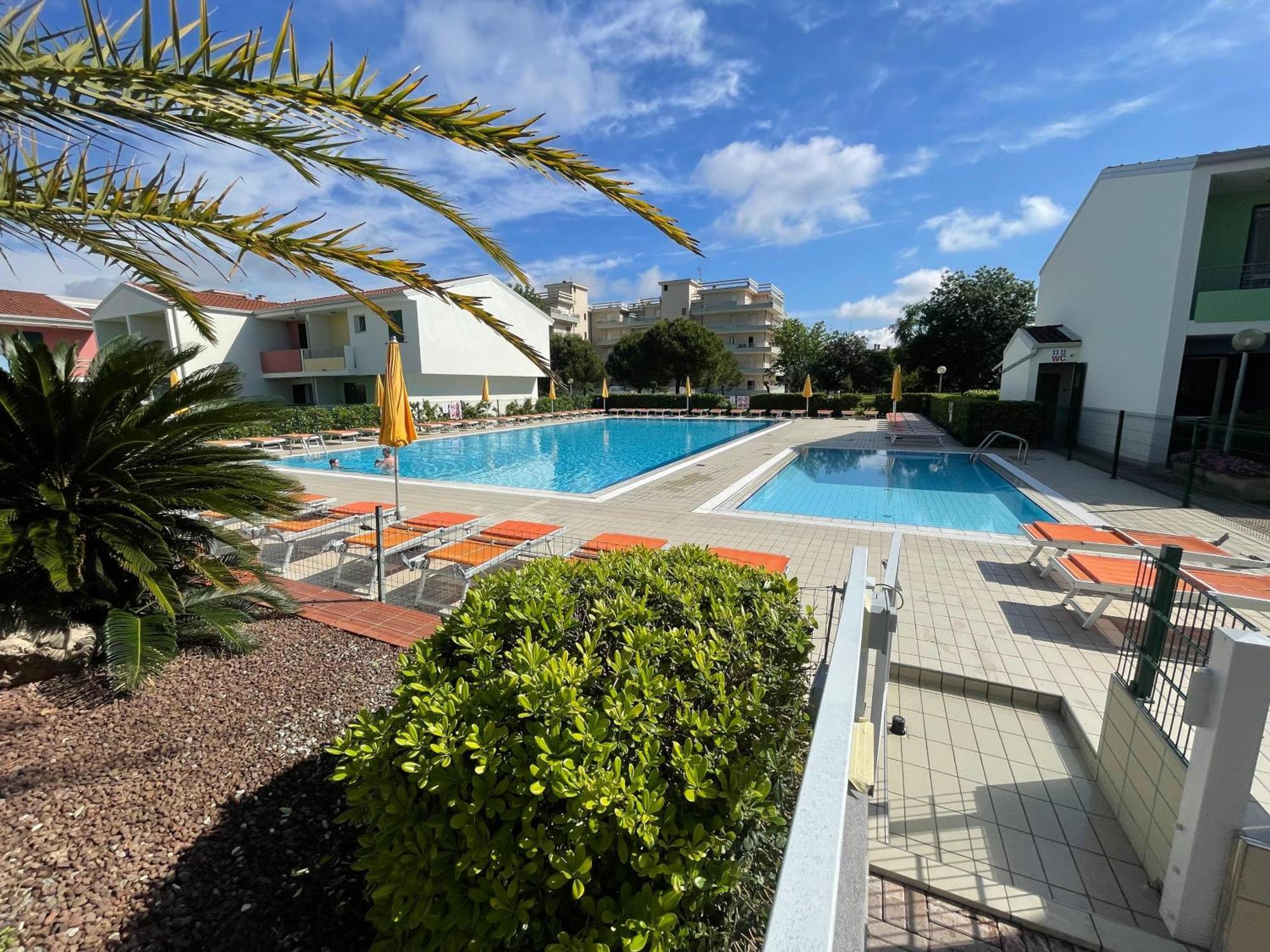 Villaggio Luna Swimmingpool- Agenzia Cocal Καόρλε Εξωτερικό φωτογραφία