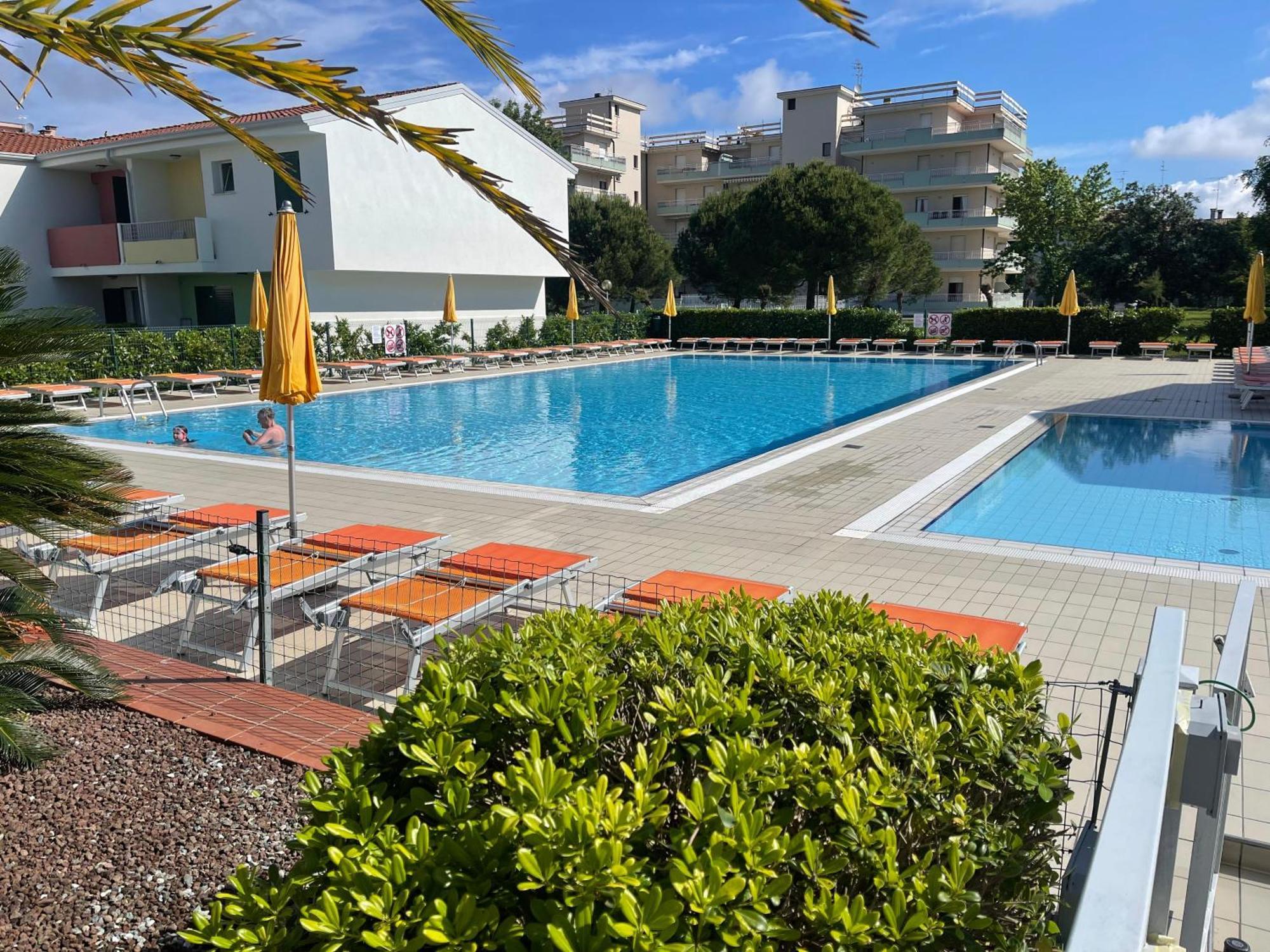 Villaggio Luna Swimmingpool- Agenzia Cocal Καόρλε Εξωτερικό φωτογραφία