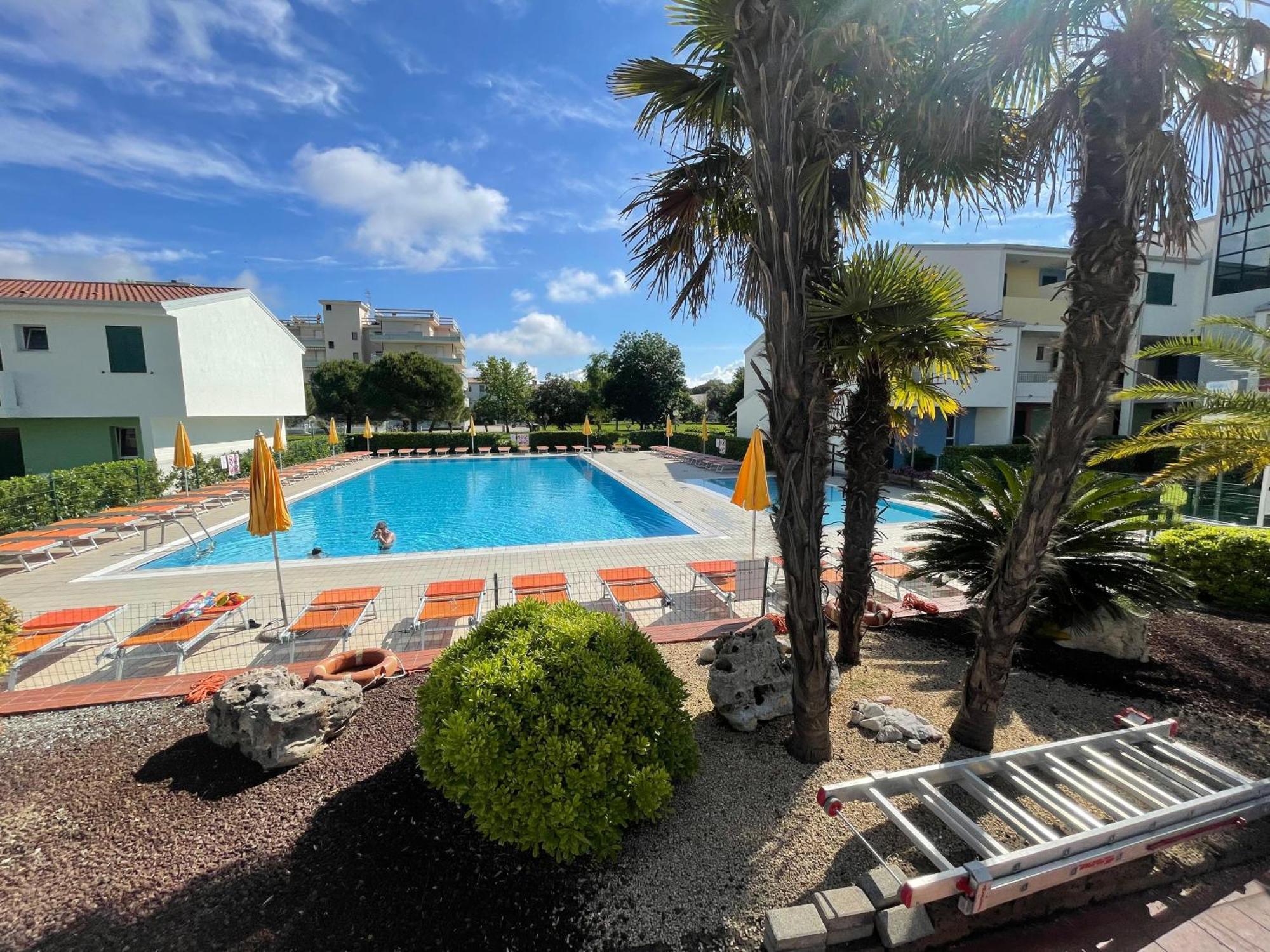 Villaggio Luna Swimmingpool- Agenzia Cocal Καόρλε Εξωτερικό φωτογραφία