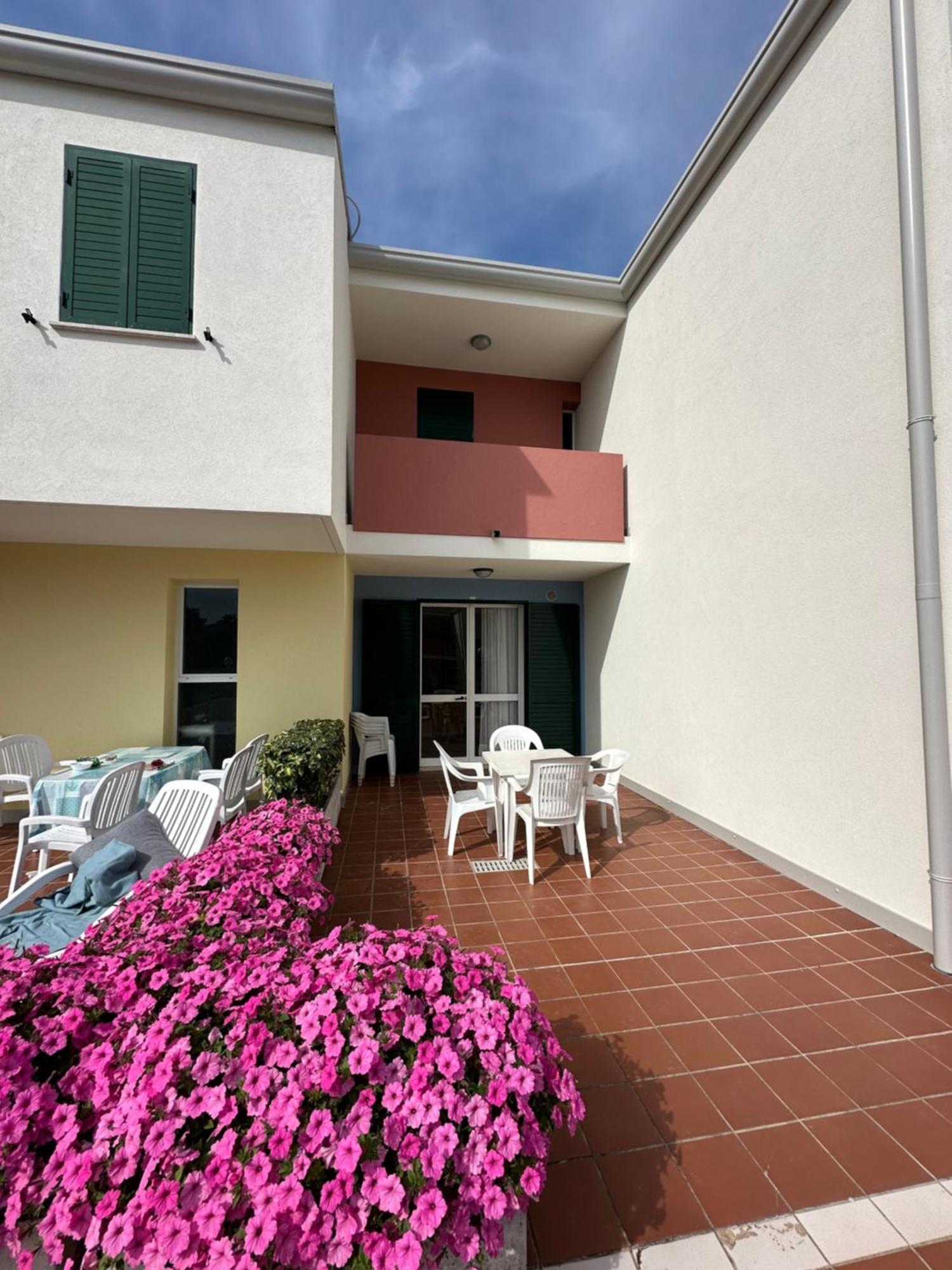 Villaggio Luna Swimmingpool- Agenzia Cocal Καόρλε Εξωτερικό φωτογραφία